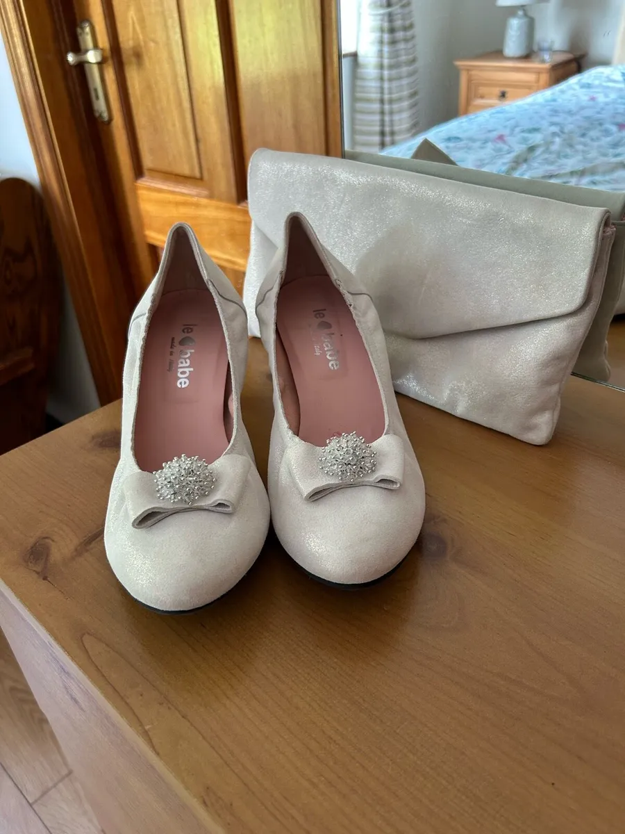 Silver shoe and Clutch Bag - Image 1