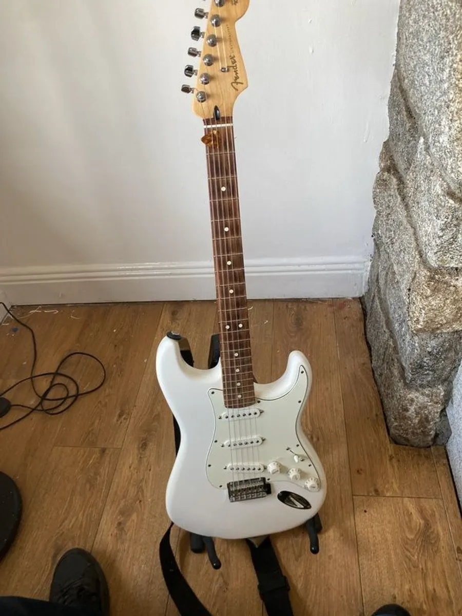 fender stratocaster - Image 1