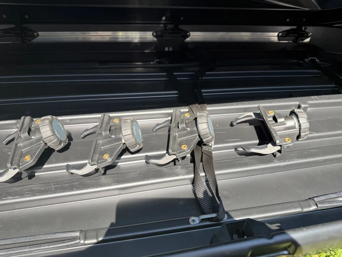 Genuine Volvo Roof Box + Original Volvo Roof Bars - Image 3