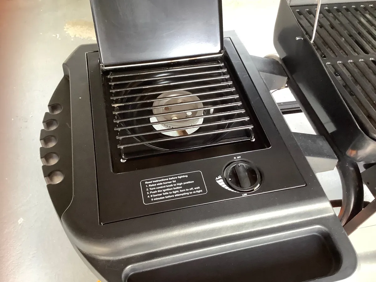 BBQ  B&Q New York 3 burner Gas BBQ - Image 2