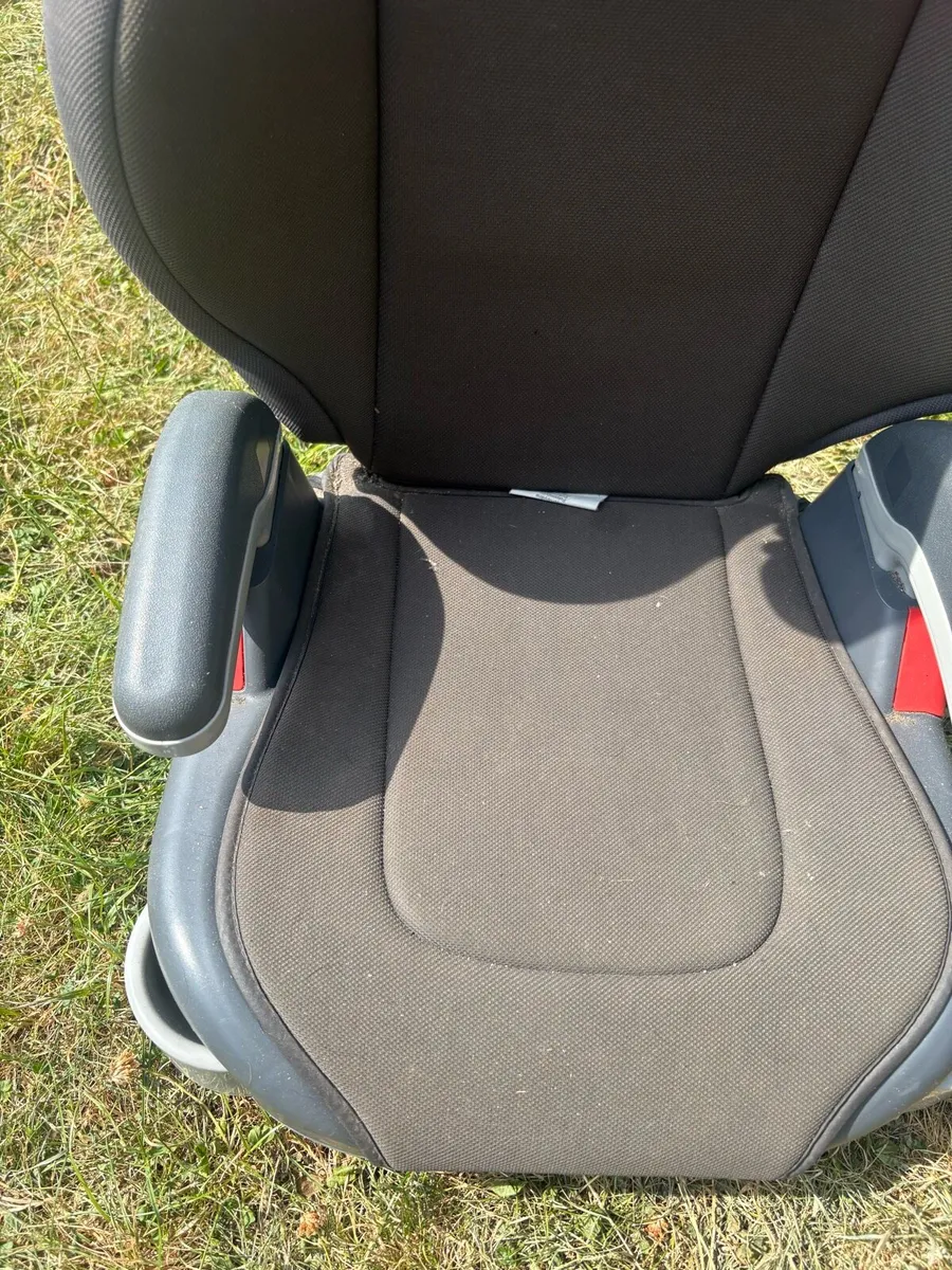 Graco car seat/booster - Image 3