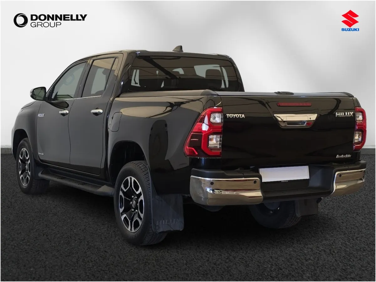 Toyota Hilux Diesel Invincible - Image 2