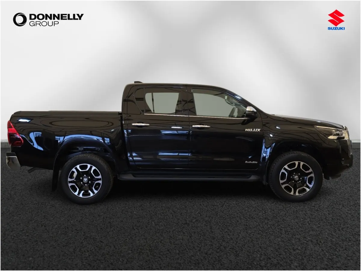 Toyota Hilux Diesel Invincible - Image 3