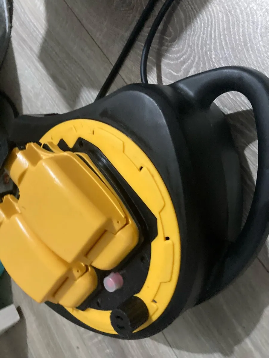 Waterproof Outdoor Extension 20m Lead - Image 2