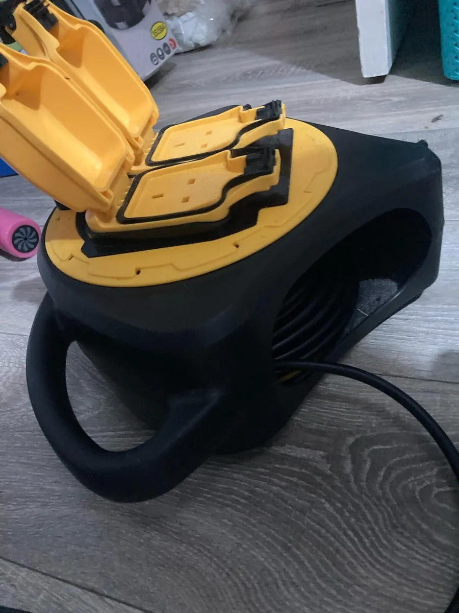 Waterproof Outdoor Extension 20m Lead - Image 3