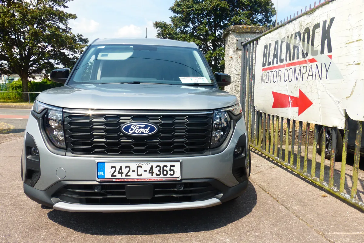 Ford Transit Courier 2024 - Image 2