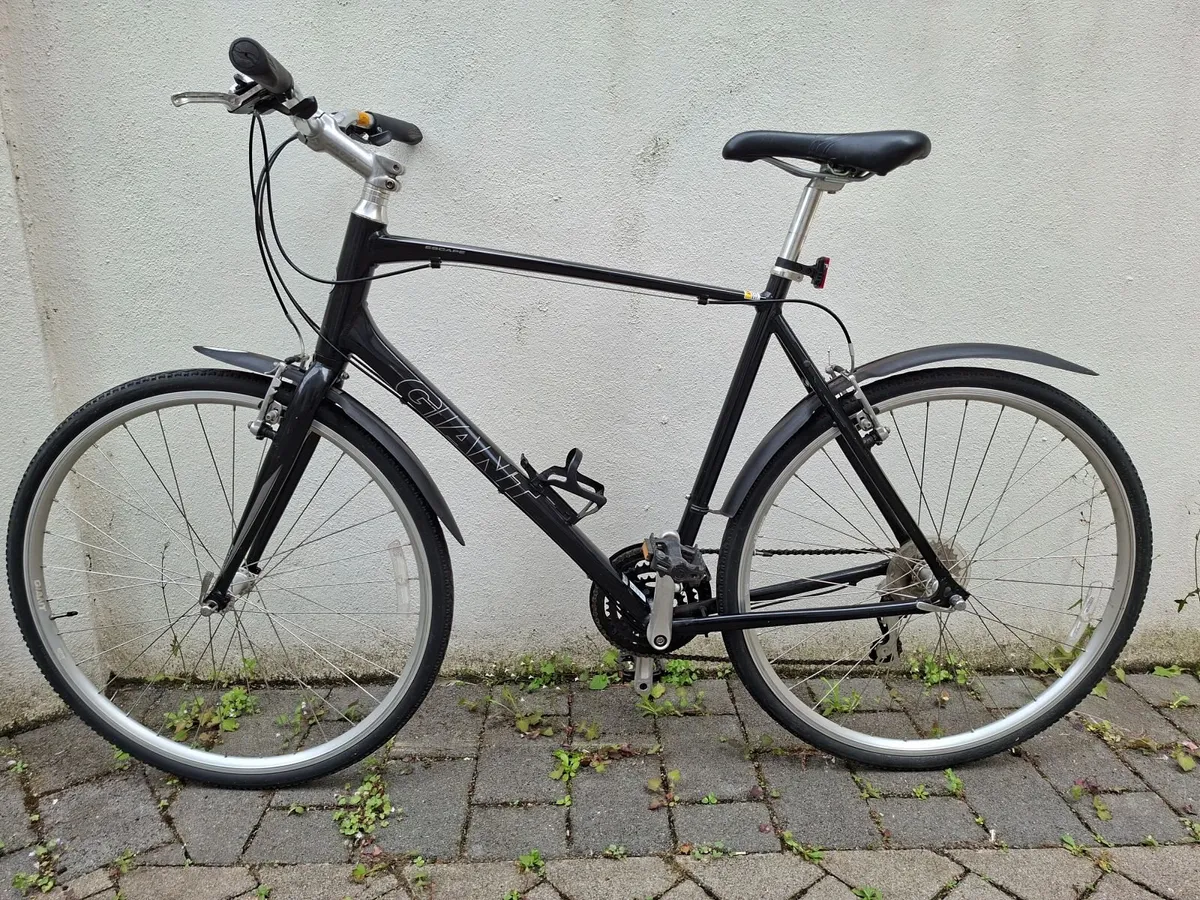 GIANT  ESCAPE 3. The bike is like new. - Image 2