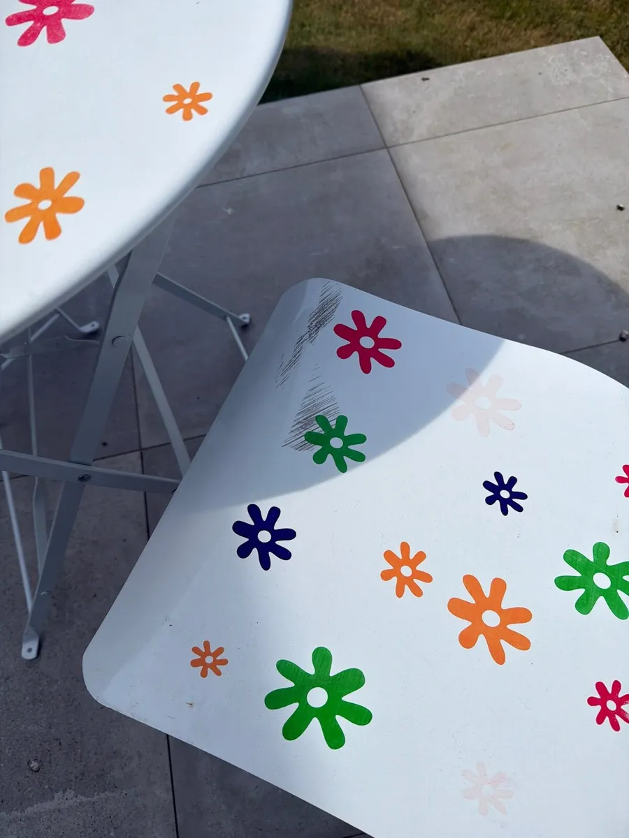 Cute floral  garden table and chairs set - Image 3