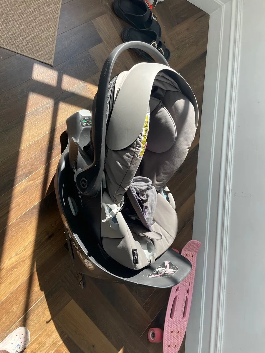 Cybex cloud Z platinum with isofix base included - Image 2