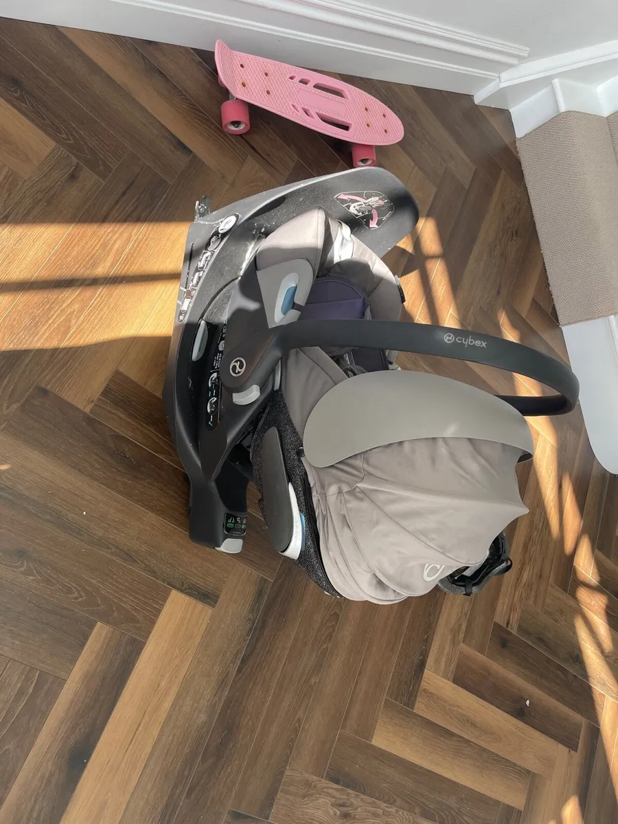 Cybex cloud Z platinum with isofix base included - Image 1