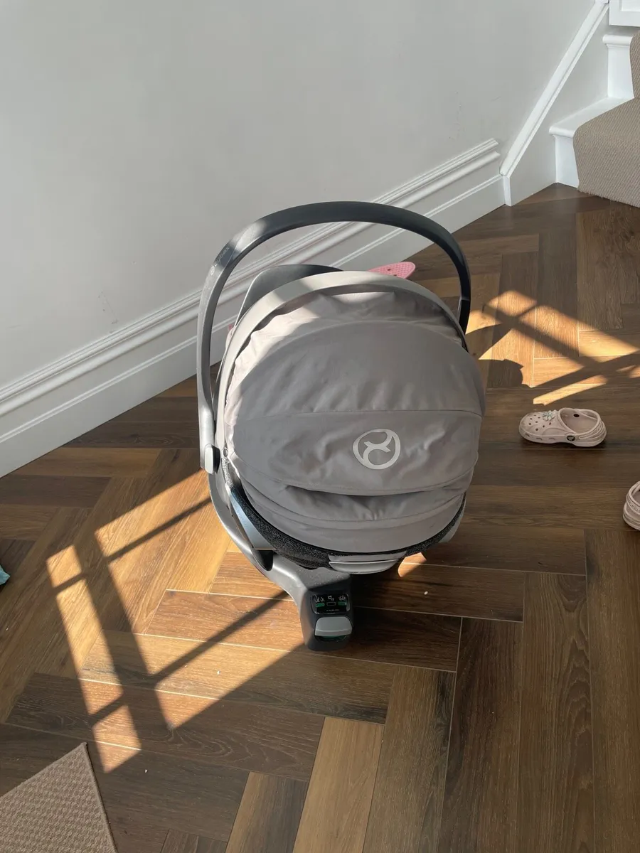 Cybex cloud Z platinum with isofix base included - Image 3