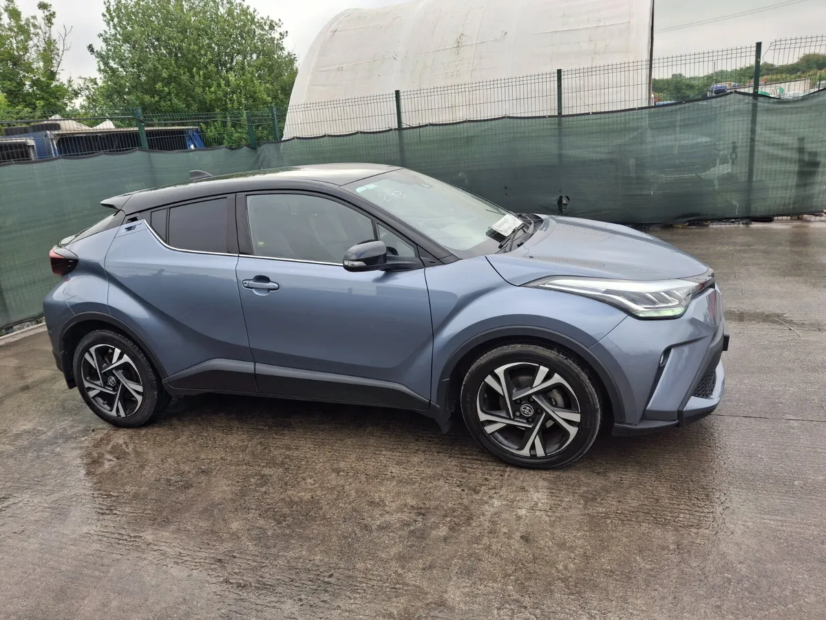 222 Toyota CHR Hybrid 56km!! - Image 1