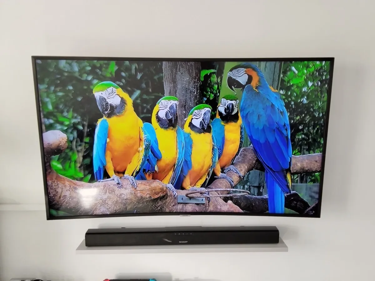 Samsung curve TV - Image 4