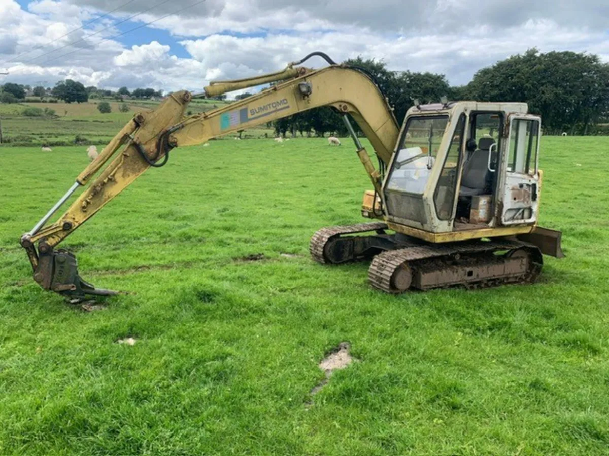 SUMITOMO SH60 (6T) DIGGER WITH BLADE - Image 1
