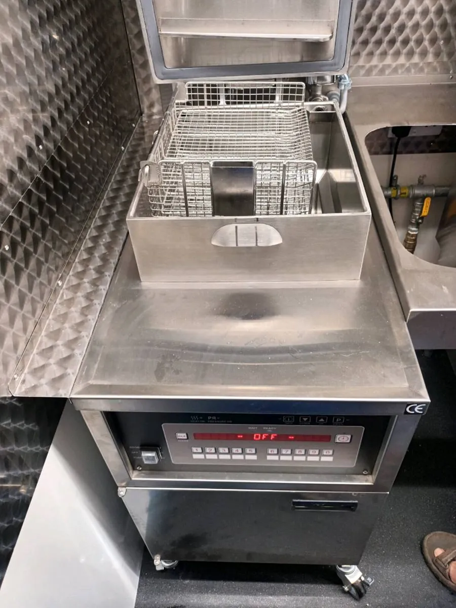 New Henny Penny Style Pressure Fryer - Image 2