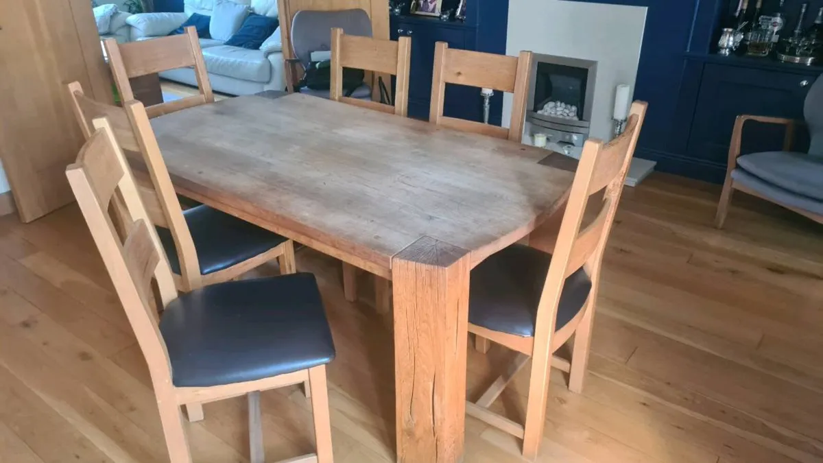 Dining table and 6 chairs - Image 2