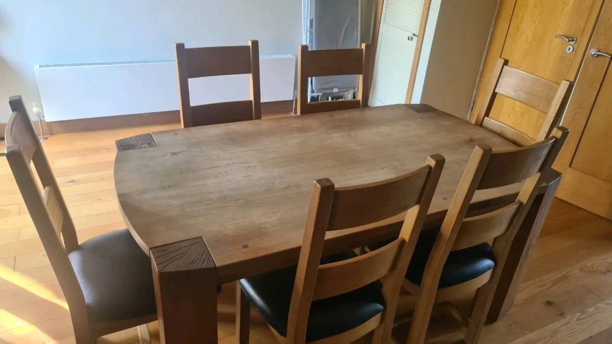 Dining table and 6 chairs - Image 4