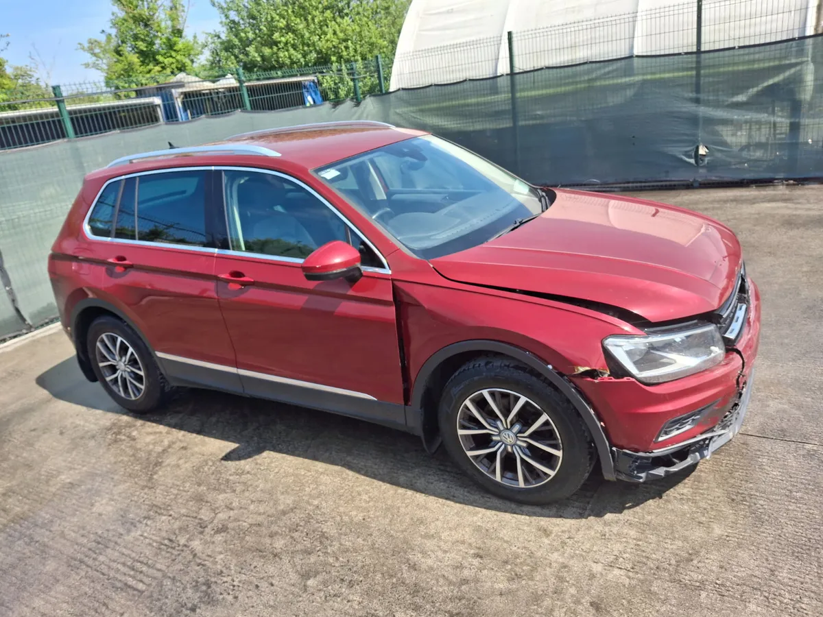 2017 VW Tiguan  Comfortline.Light Damage - Image 2