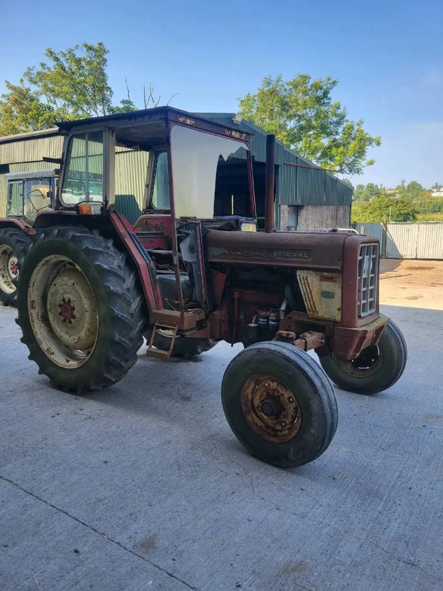 International 674 - Image 1