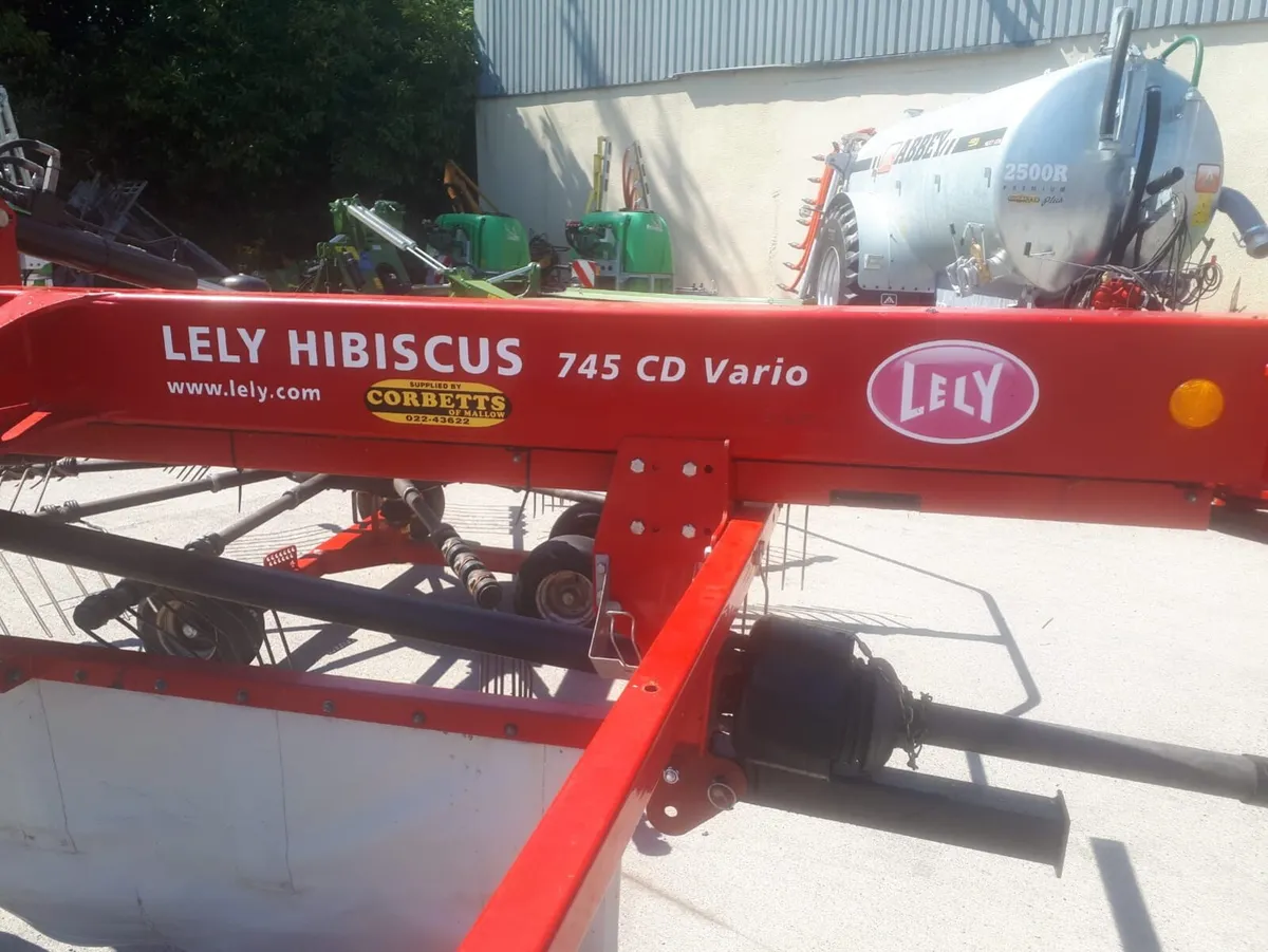 Lely 745 Twin Rotor Rake - Image 3