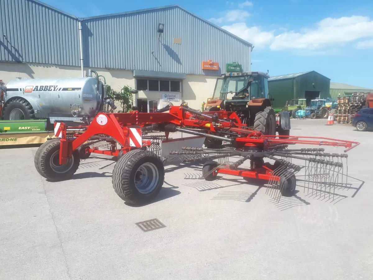 Lely 745 Twin Rotor Rake - Image 4