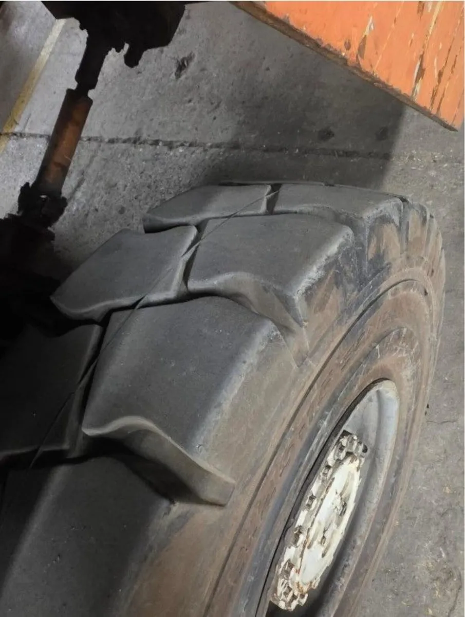 Lancer Boss side loading forklift - Image 4
