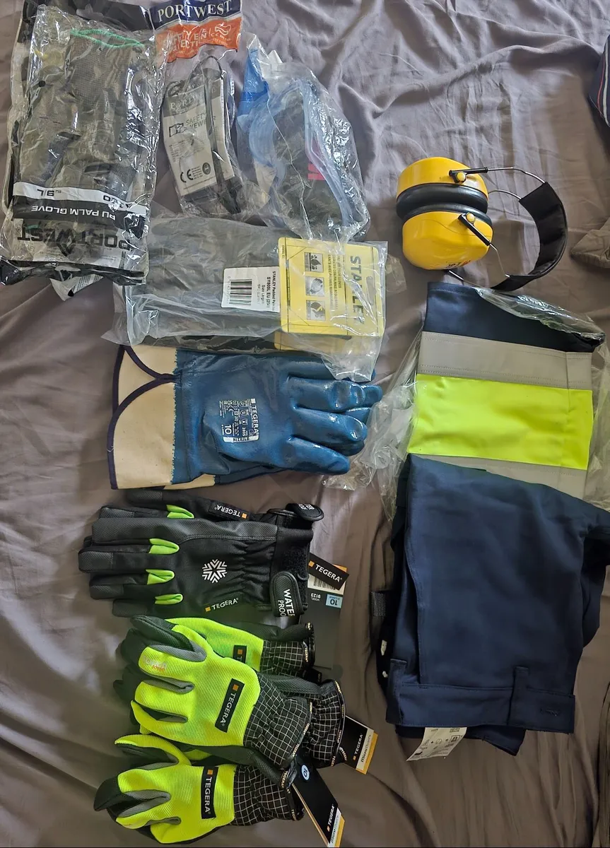 WORK PPE/Clothing - Image 1