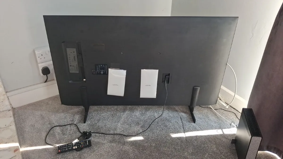 Samsung 43" TV (110cm Screen): Excellent Condition - Image 3