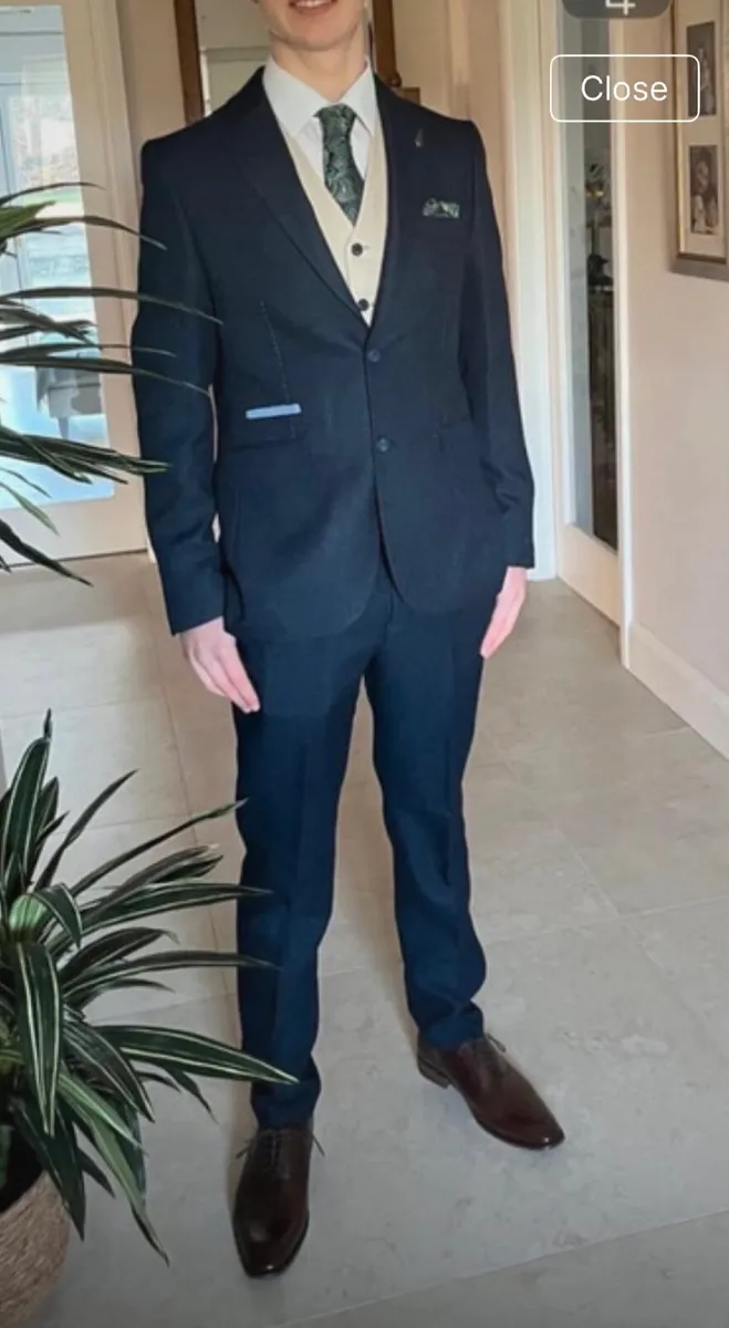 Men’s suit . - Image 1