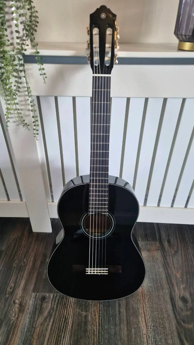 Yamaha C40 BL
Classical Guitar - Image 1