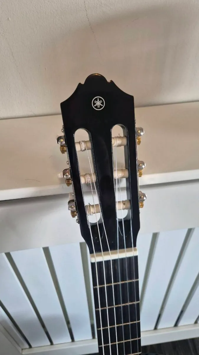 Yamaha C40 BL
Classical Guitar - Image 2