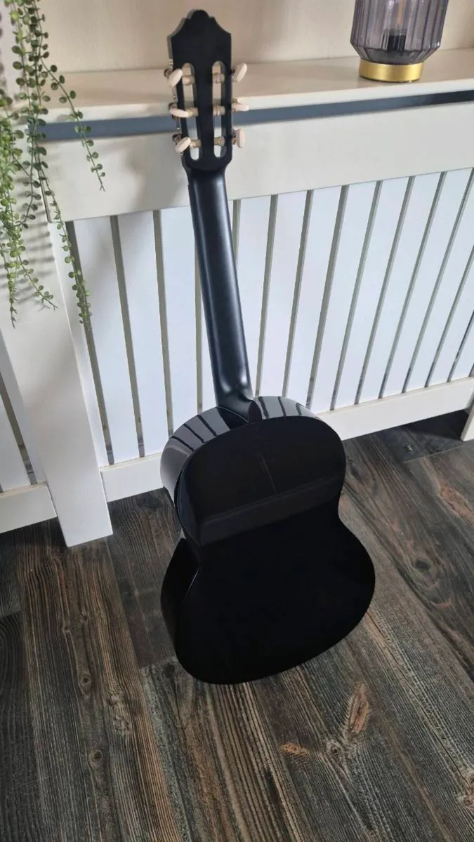 Yamaha C40 BL
Classical Guitar - Image 4