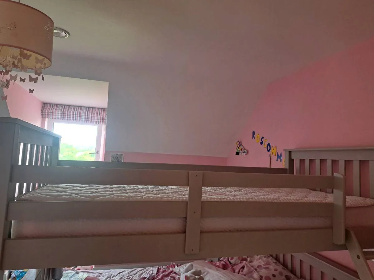 Single bed - Image 2