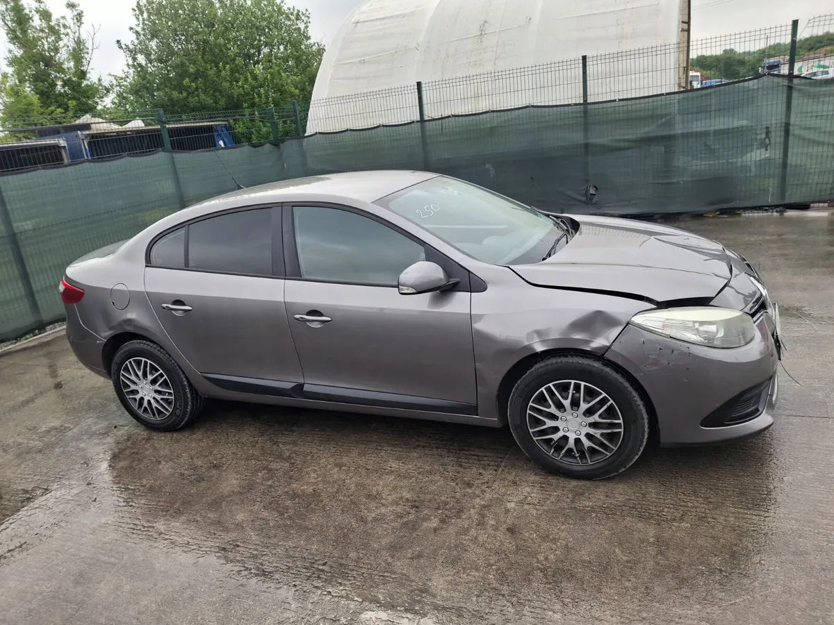2015 Renault Fluence Automatic.light Damage - Image 4