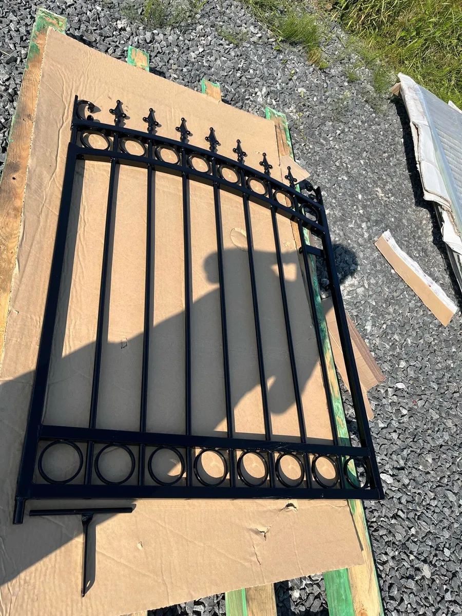 Gate