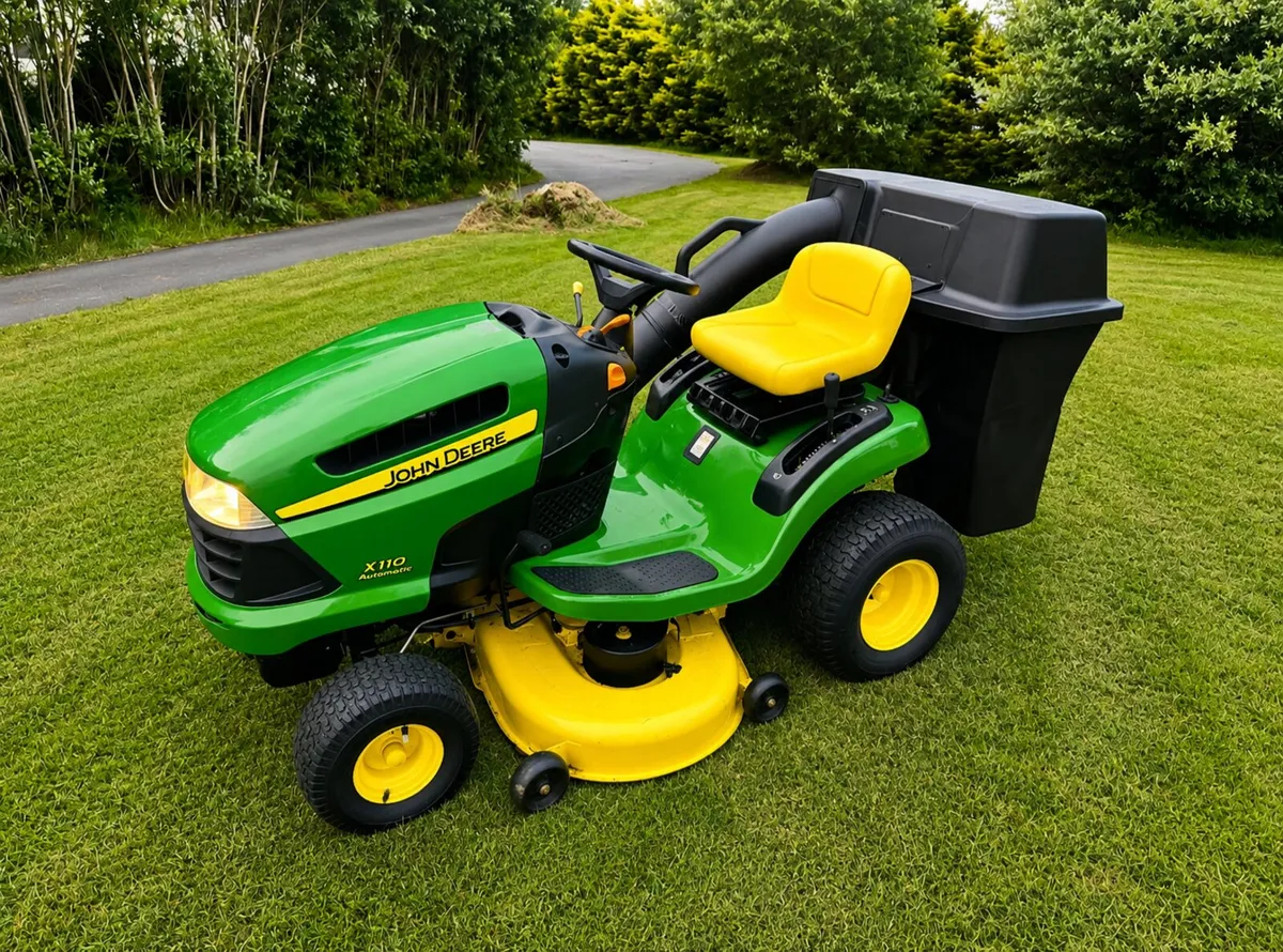 John deere ride on lawnmower - Image 1