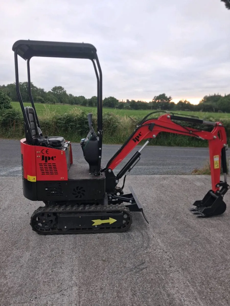 Mini digger - Image 1
