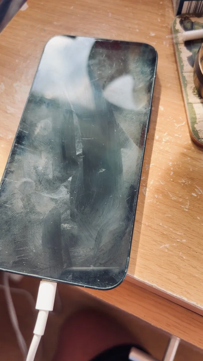 iPhone 14 - Image 2