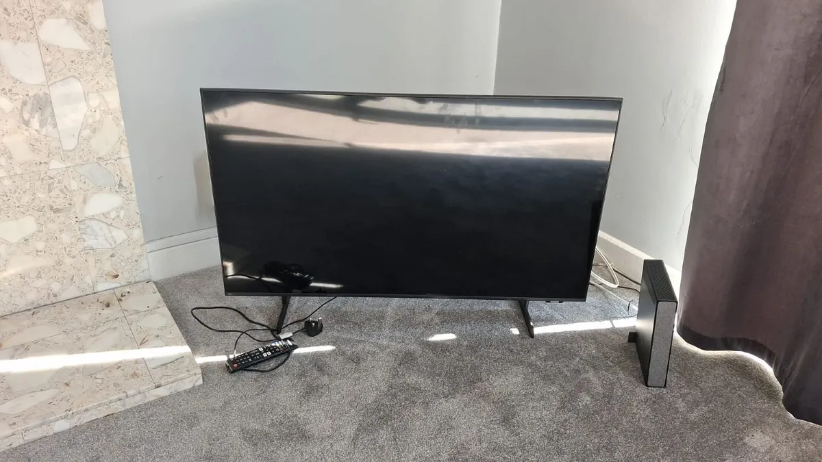 Samsung 43" TV (110cm Screen): Excellent Condition - Image 2