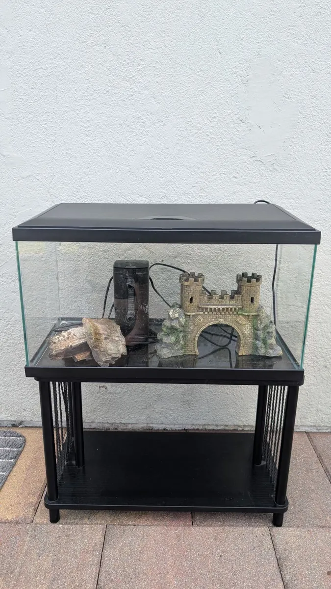 Fish tank  with the stand - Image 1