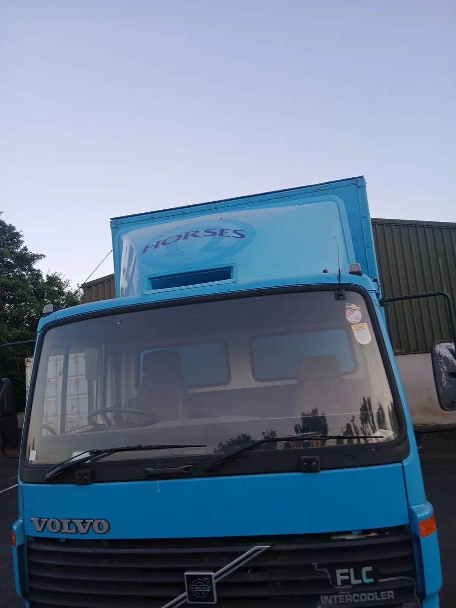 Volvo 5 Bay horse truck - Image 2