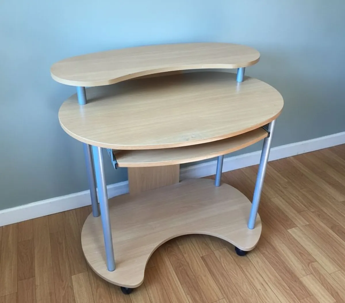 Mobile 3-Tier Computer Desk with Pull-Out Tray - Image 1