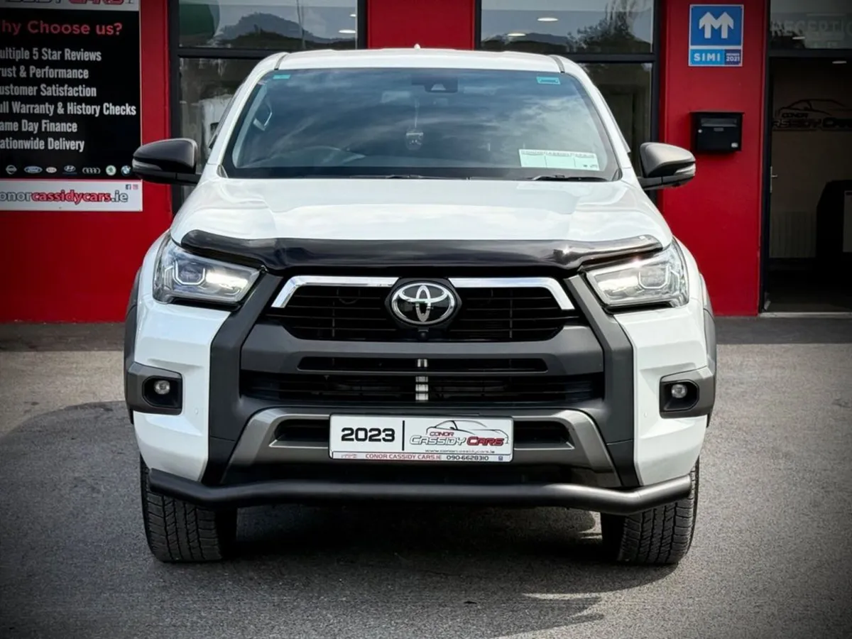 Toyota Hilux INVINCIBLE-X 2.8 4WD D-4D DCB // STUN - Image 2