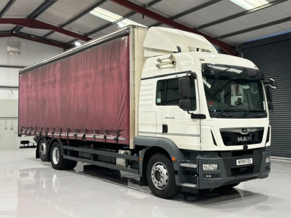 2019 MAN TGM-320 6X2 CURTAINSIDER WITH MOFFETT KIT - Image 1