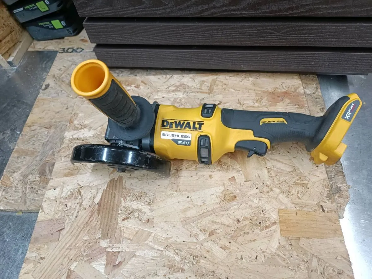 DeWalt dcg 418 angle grinder. Body only