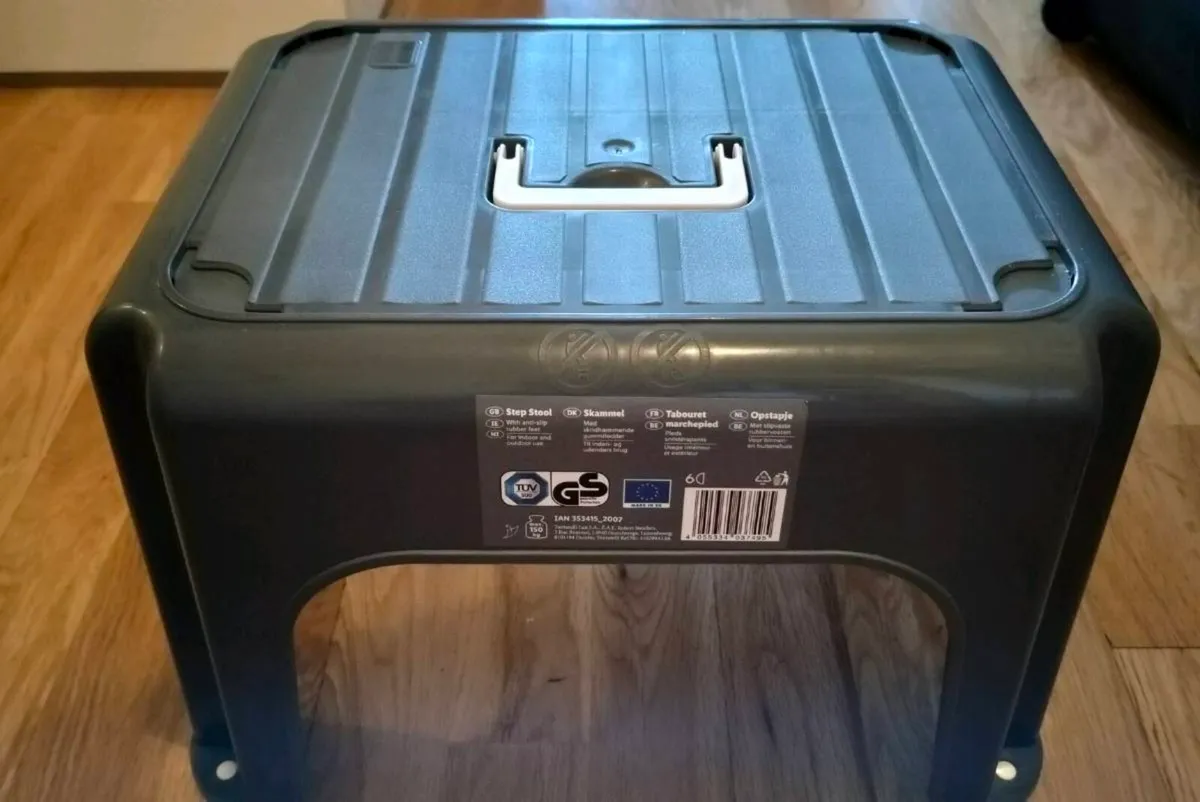 Step stool - Image 1