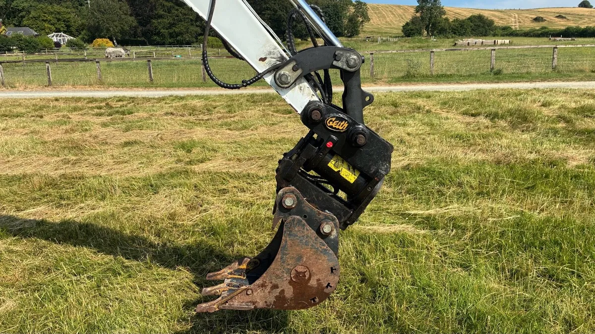 E34 Bobcat Excavator - Image 4