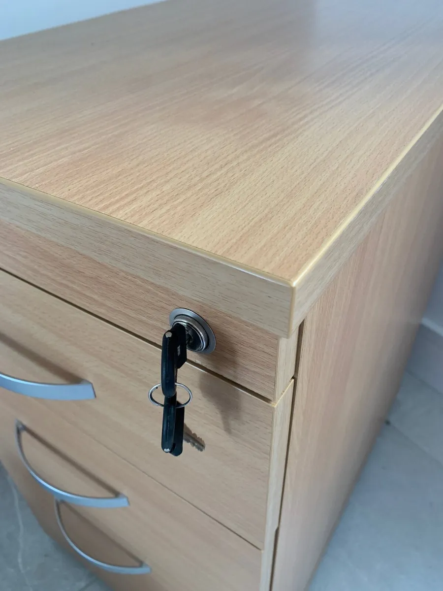 Office locker - Image 1
