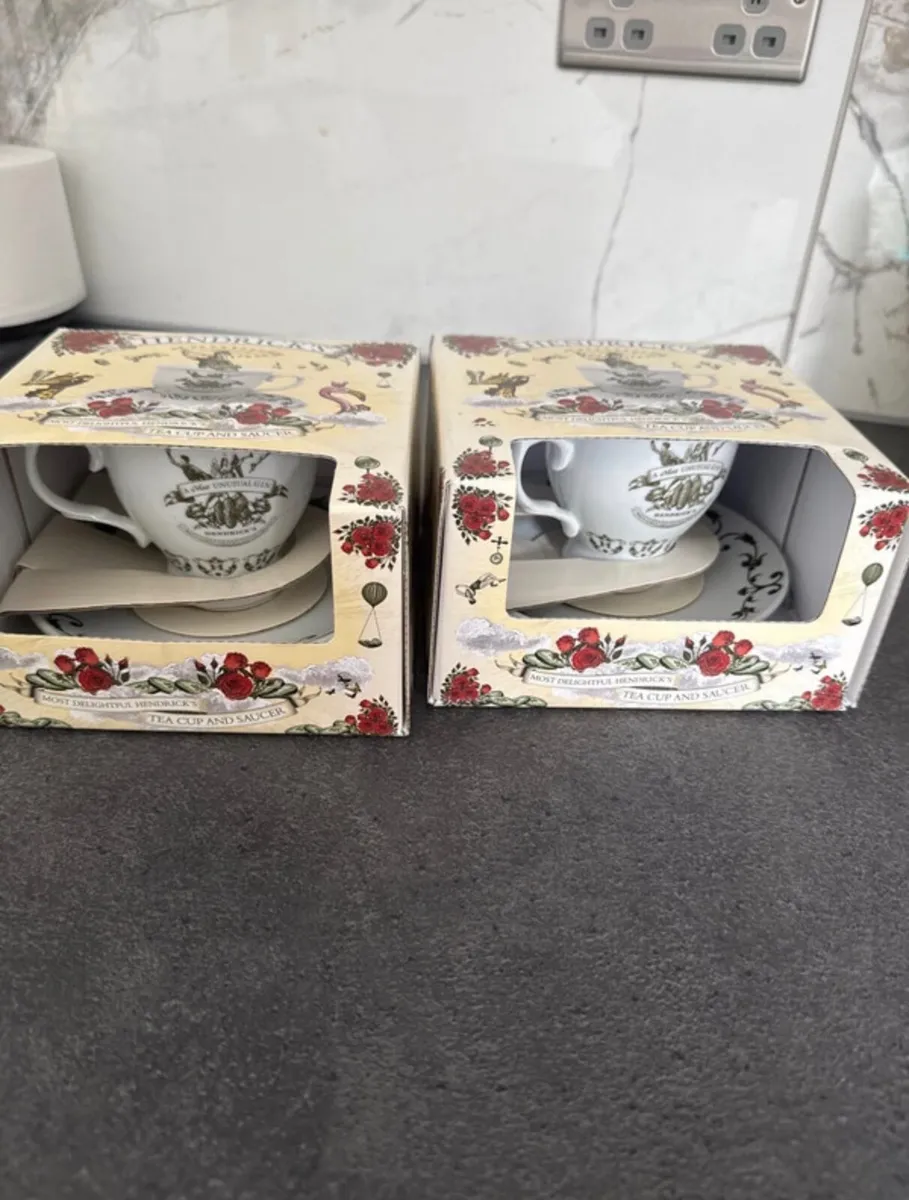 Hendricks cups - Image 1