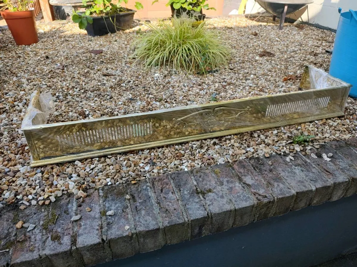 Vintage Brass fire guard/fire fender - Image 1